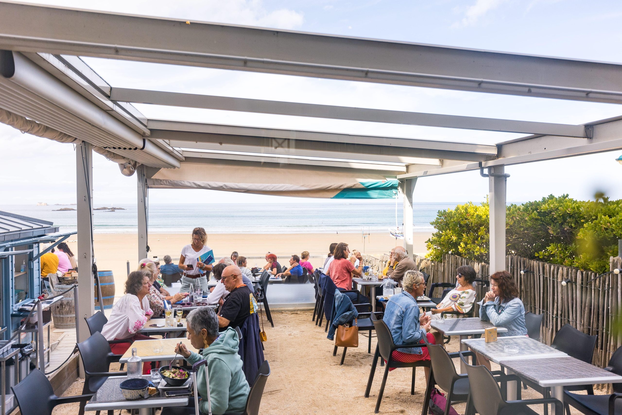 Accueil CREDIT PIERRE YVES GAULARD 3 min scaled terrasse avec vue sur mer de notre hôtel saint-malo vue sur mer