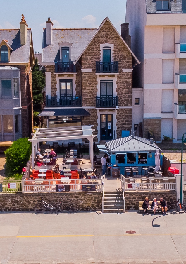 Hôtel et Services CREDIT TITOUAN BELLENGER 2 vue aérienne de notre hôtel restaurant saint-malo vue sur mer Les Charmettes